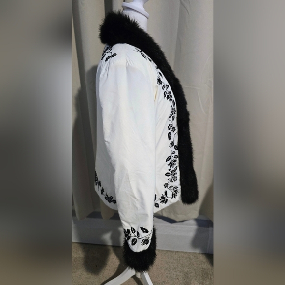 White House Black Market Black White Down Teddy Jacket - Picture 5 of 8